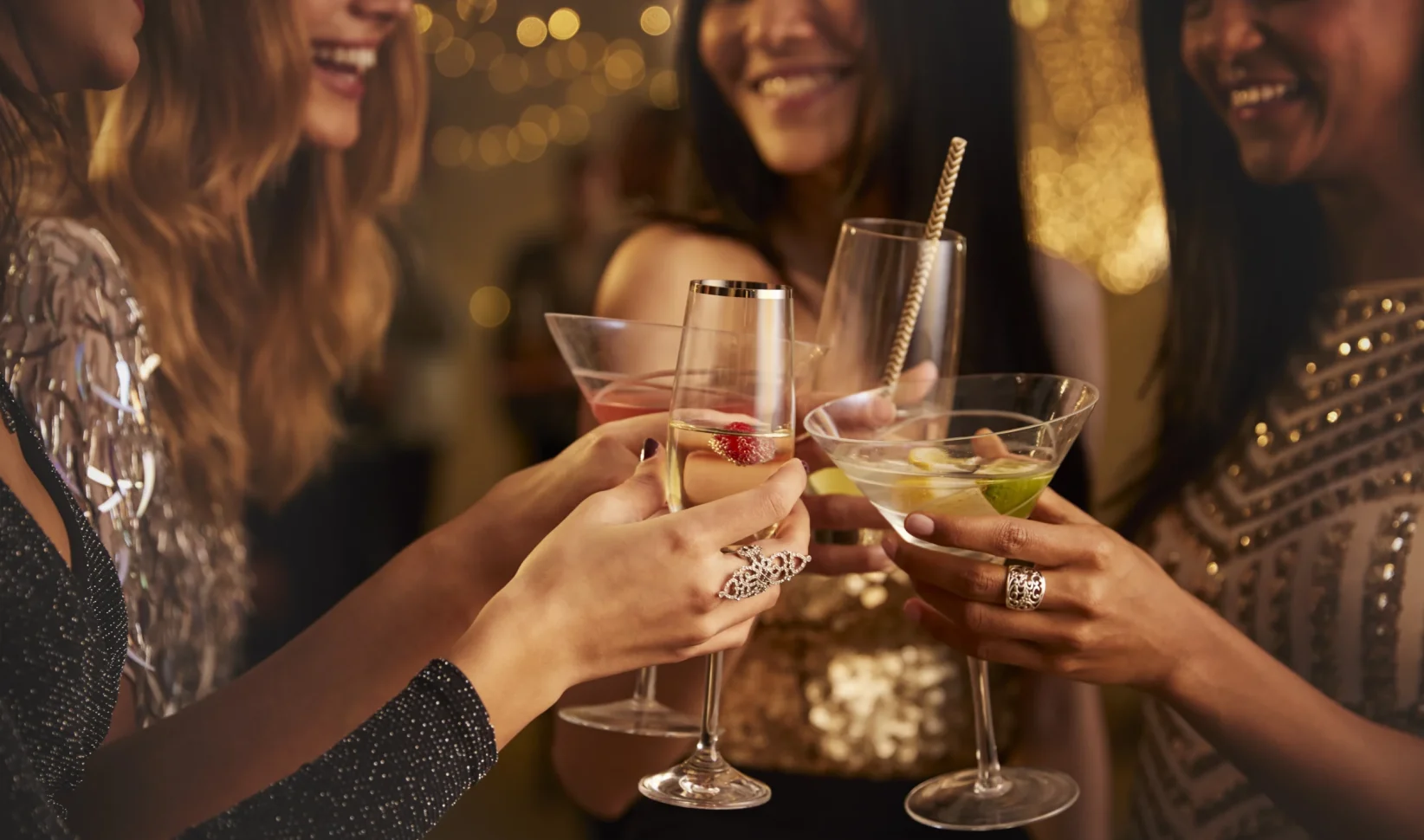 Vrouwen drinken een drankje