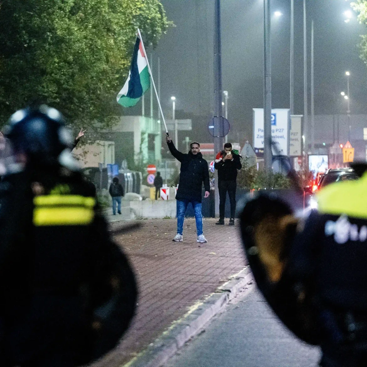 Israëlische voetbalfans aangevallen door pro-Palestijnse activisten