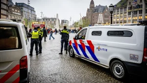 Thumbnail voor Vier verdachten vast na geweld in Amsterdam, Israël biedt hulp aan bij onderzoek