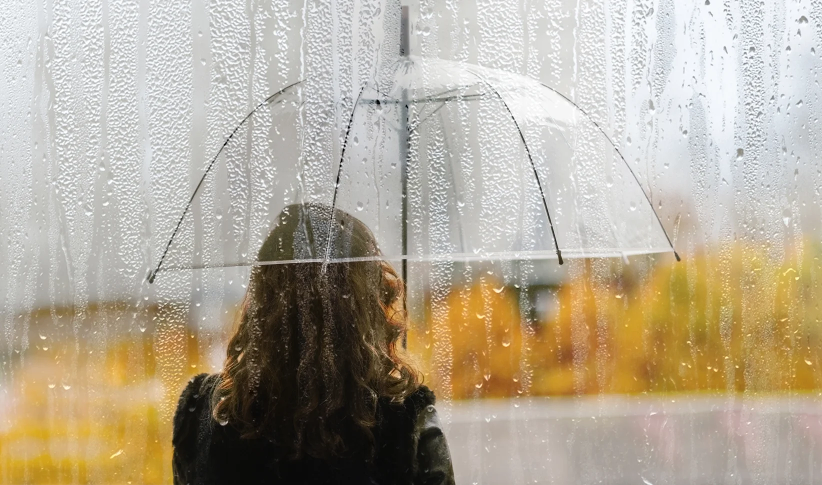 Grauw weer op komst: wind en buien aankomend weekend