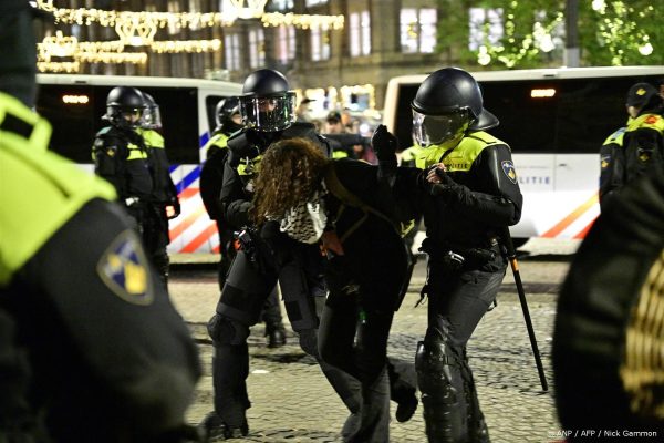 Toch pro-Palestijnse demonstranten op de Dam, politie doet aanhoudingen