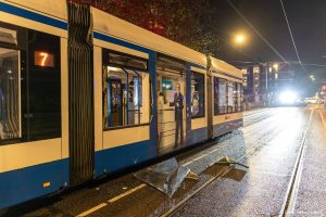 Thumbnail voor Jongen (16) opgepakt om gooien explosief naar tram Amsterdam-West