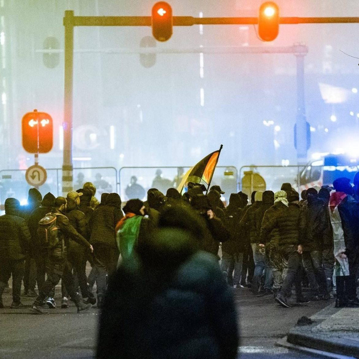 Verdachte meldt zich na tonen van beelden van rellen in Amterdam