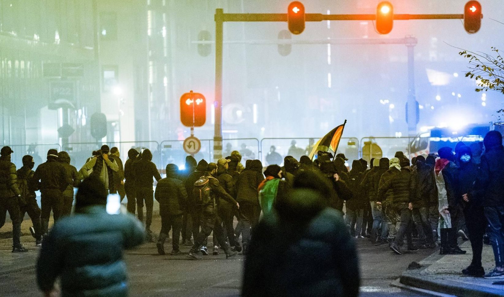 Verdachte meldt zich na tonen van beelden van rellen in Amterdam