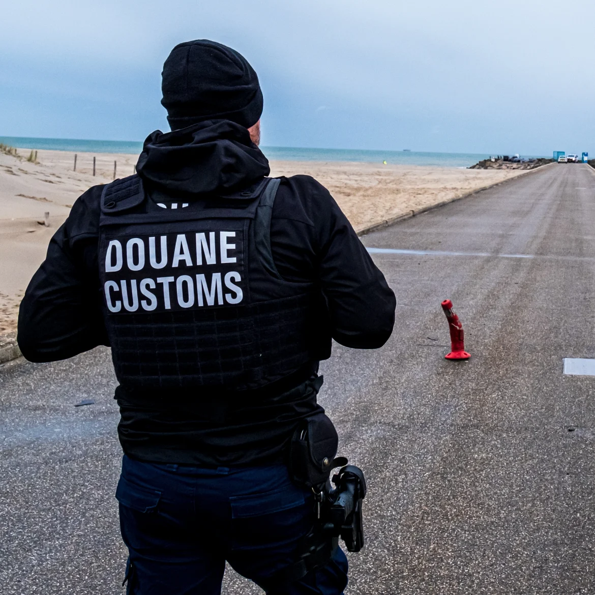 Mogelijk opnieuw drugspaketten gevonden nabij strand. Scheveningse havenhoofden