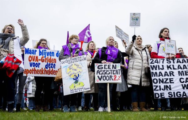 Stakingen bij apotheken gaan door, ook medewerkers in Zuid-Holland en Zeeland leggen werk neer