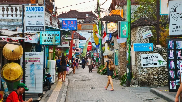 Straat in Bali | Methanolvergiftiging