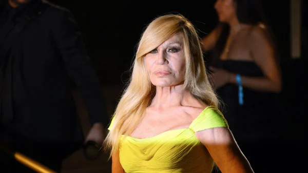 Donatella Versace gezicht