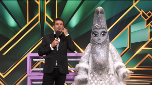 Thumbnail voor Panelleden 'The Masked Singer' breken hun hoofd over wie De Maan is: 'Optreden van hoge klasse'