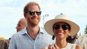 Thumbnail voor Prins Harry en Meghan Markle onthullen jaarlijkse kerstkaart (en hun kinderen staan er ook op)