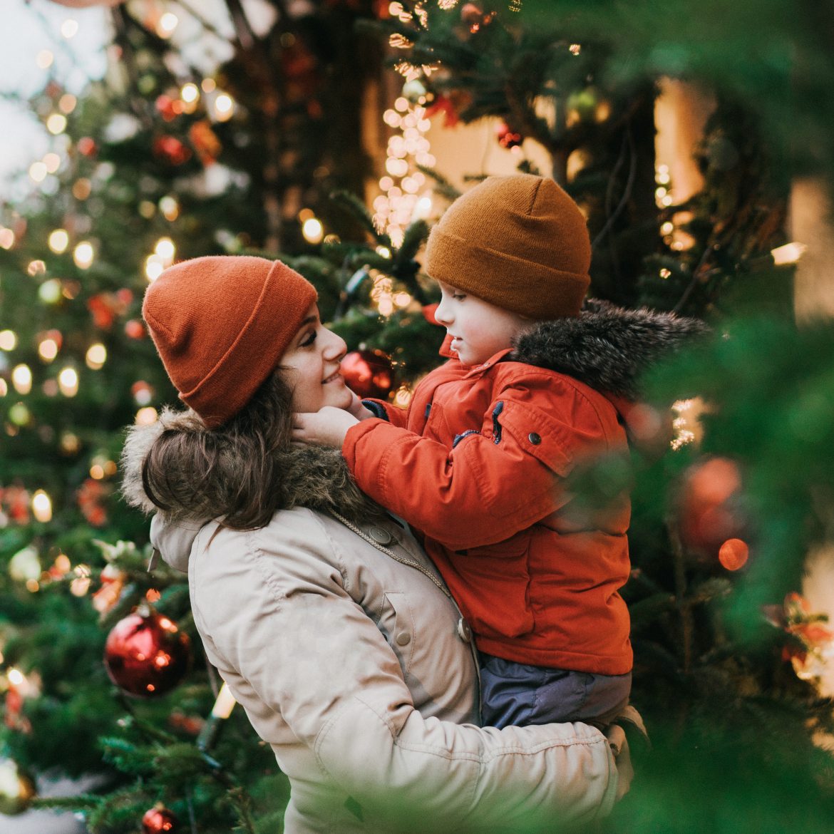 vrouw met kind kerstvakantie