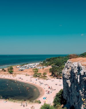 Thumbnail voor Met de veerboot naar Gotland: pittoreske dorpen, witte zandstrandjes en ruige kliffen