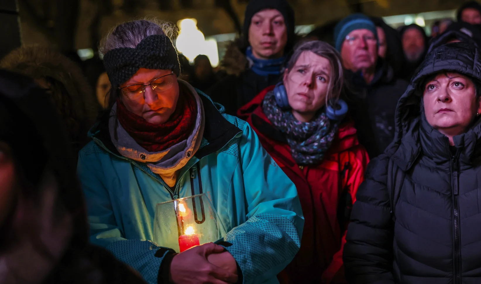 Vermoedelijke aanslag kerstmarkt Maagdenburg herdacht: 'Samen om elkaar te steunen en te verdragen wat onbegrijpelijk is'