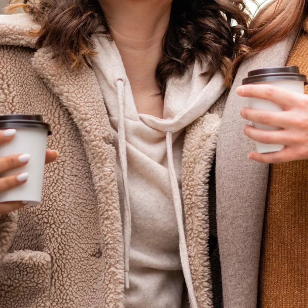 Vriendinnen drinken samen koffie | Vriendschap