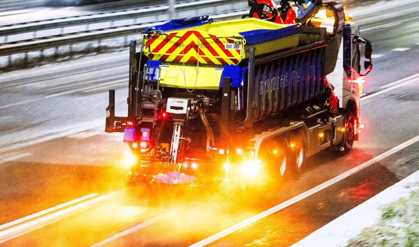 code geel vanwege gladheid op de weg