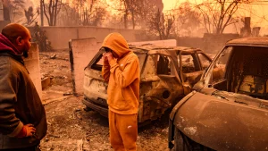 Thumbnail voor Dodental in Los Angeles stijgt naar 24, sterke wind kan branden verder verspreiden