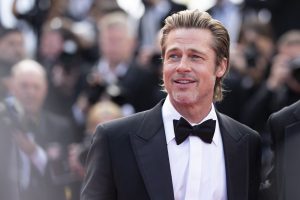 Thumbnail voor Franse Anne (53) verlaat man voor grote liefde 'Brad Pitt' en raakt tonnen kwijt aan oplichters