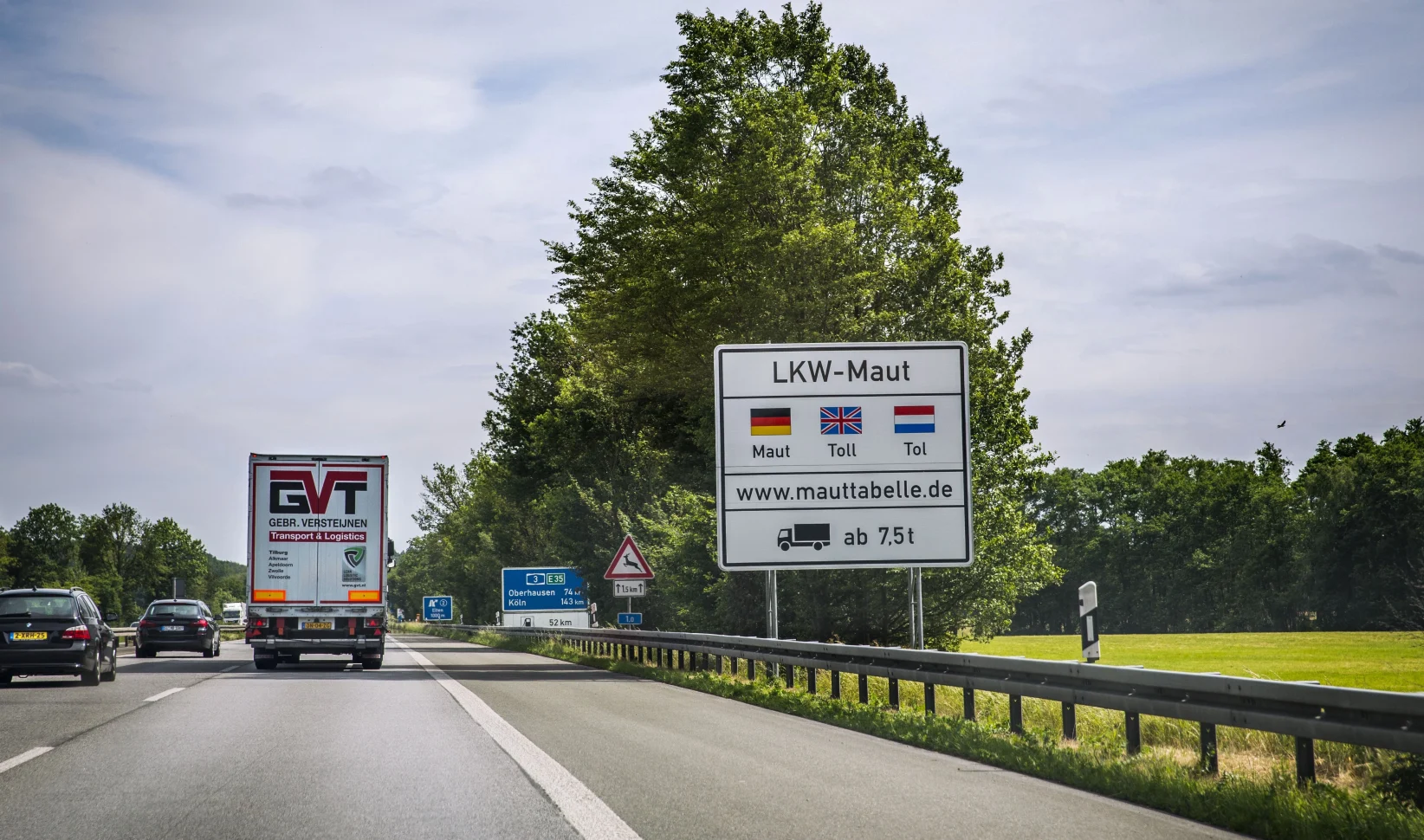 Nederlander stapt uit auto op Duitse snelweg en overlijdt na aanrijding