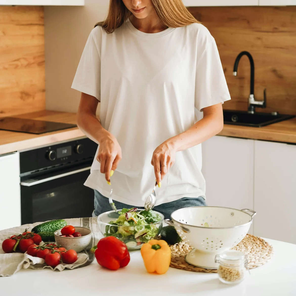 Vrouw mealpreppen