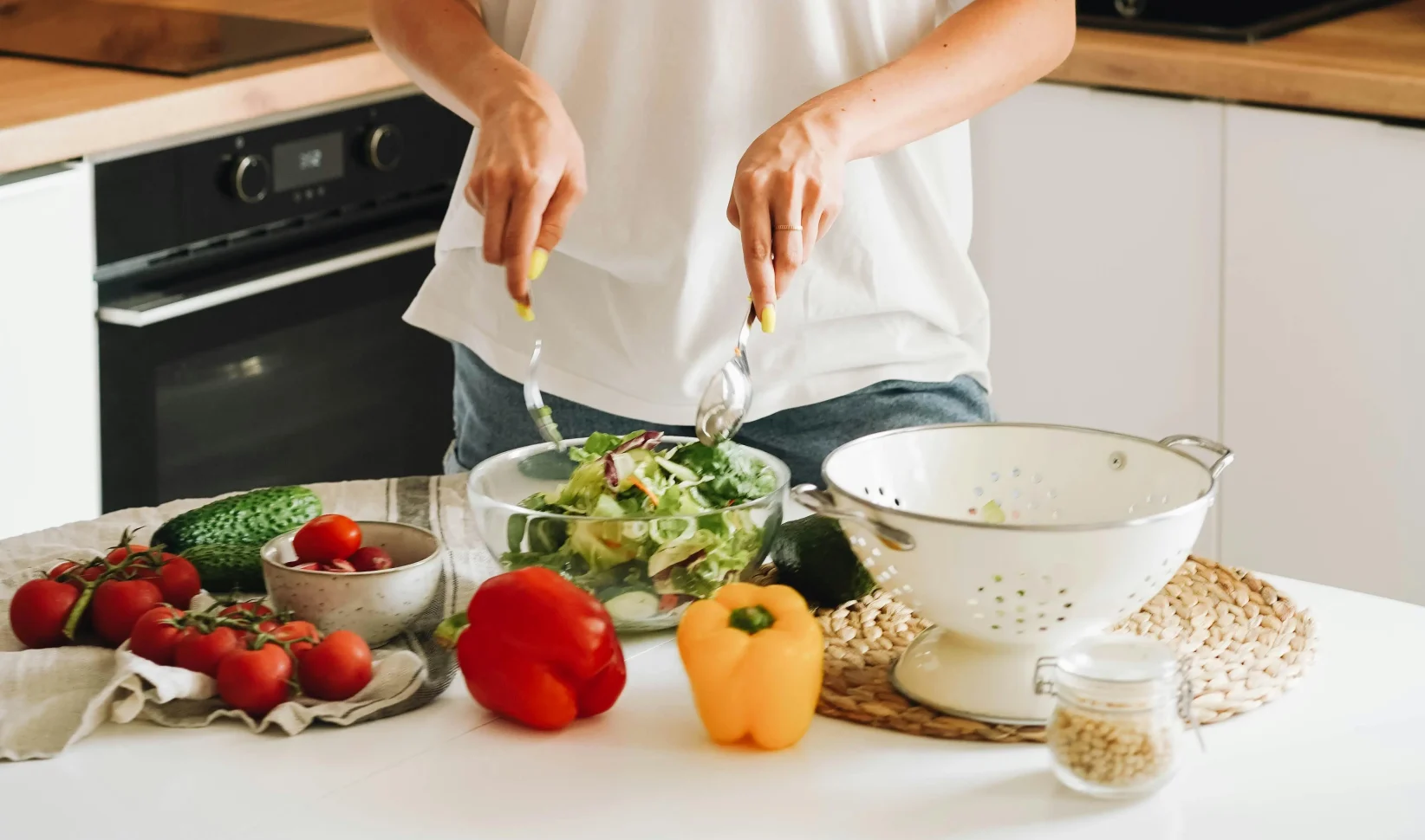 Vrouw mealpreppen