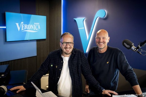 Hartje voor jou: Wouter van der Goes en Frank van ’t Hof maken Valentijnsshow voor vrijgezellen