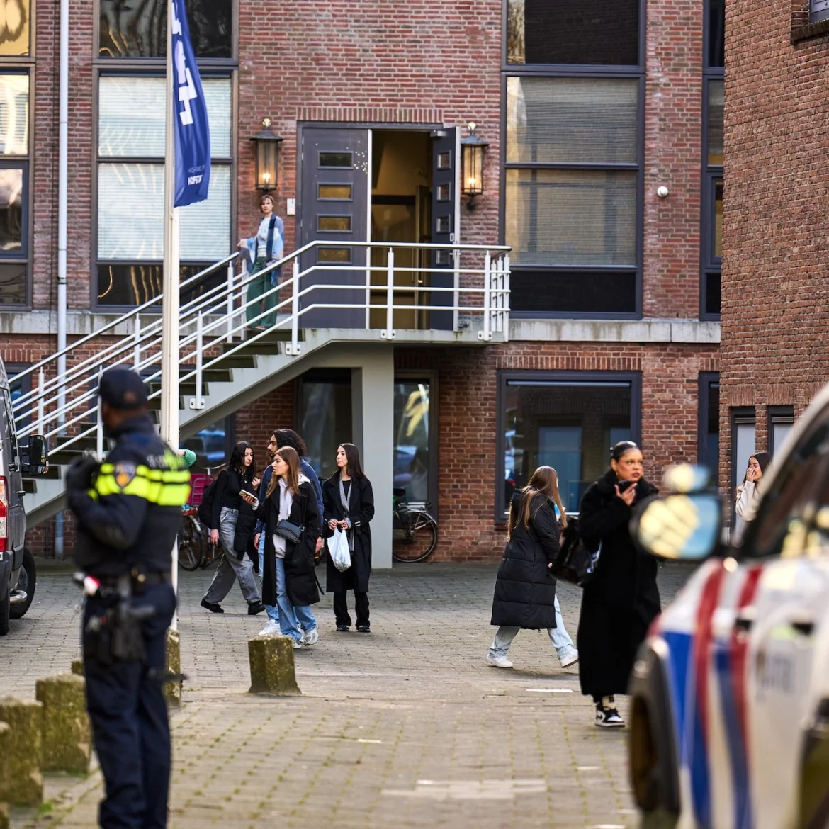 Zwaargewonde jongen gevonden in Haagse school