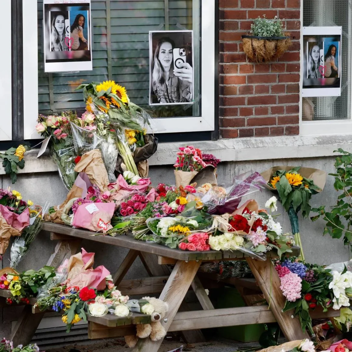 Bloemen op de plek waar de Erasmusschutter twee mensen doodde