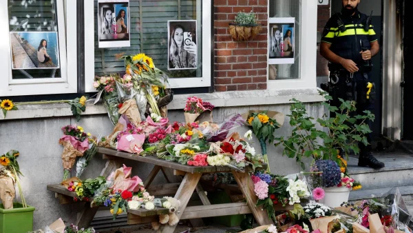 Bloemen op de plek waar de Erasmusschutter twee mensen doodde