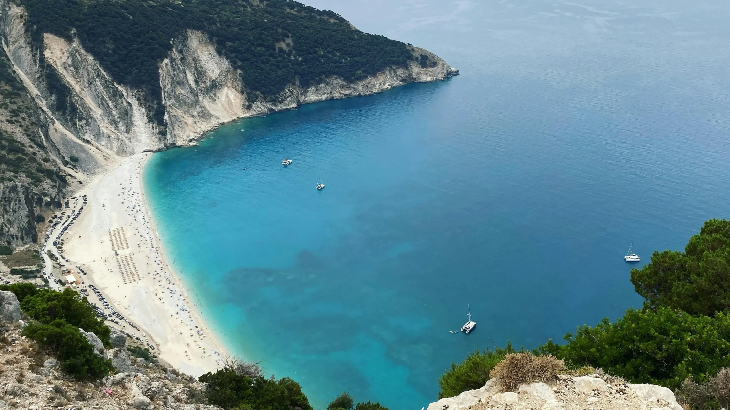 Myrtos Beach op Kefalonia in Griekenland