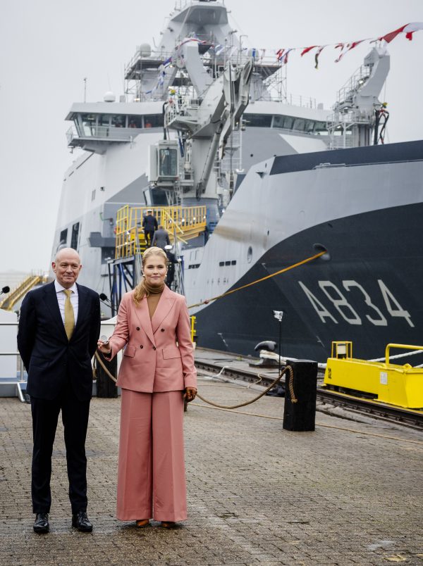 Prinses Amalia heeft eerste officiële soloklus en doopt schip