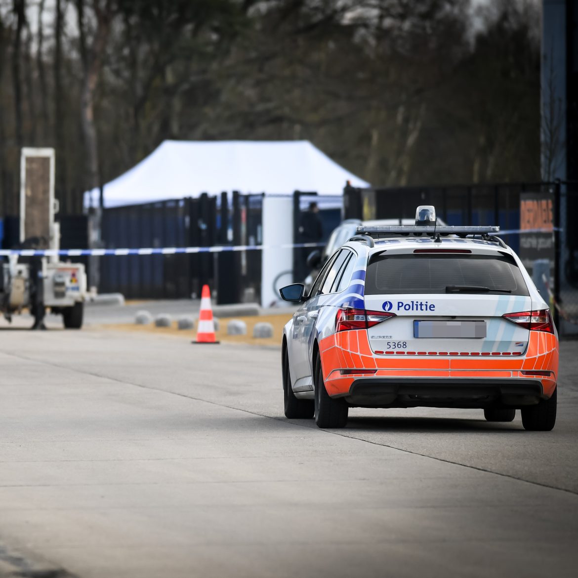 autos bij de zoekactie naar de vermiste heidi