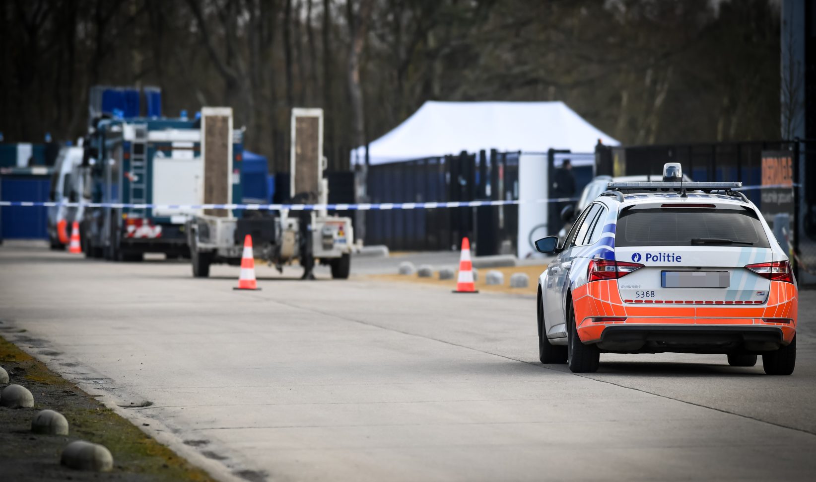 autos bij de zoekactie naar de vermiste heidi