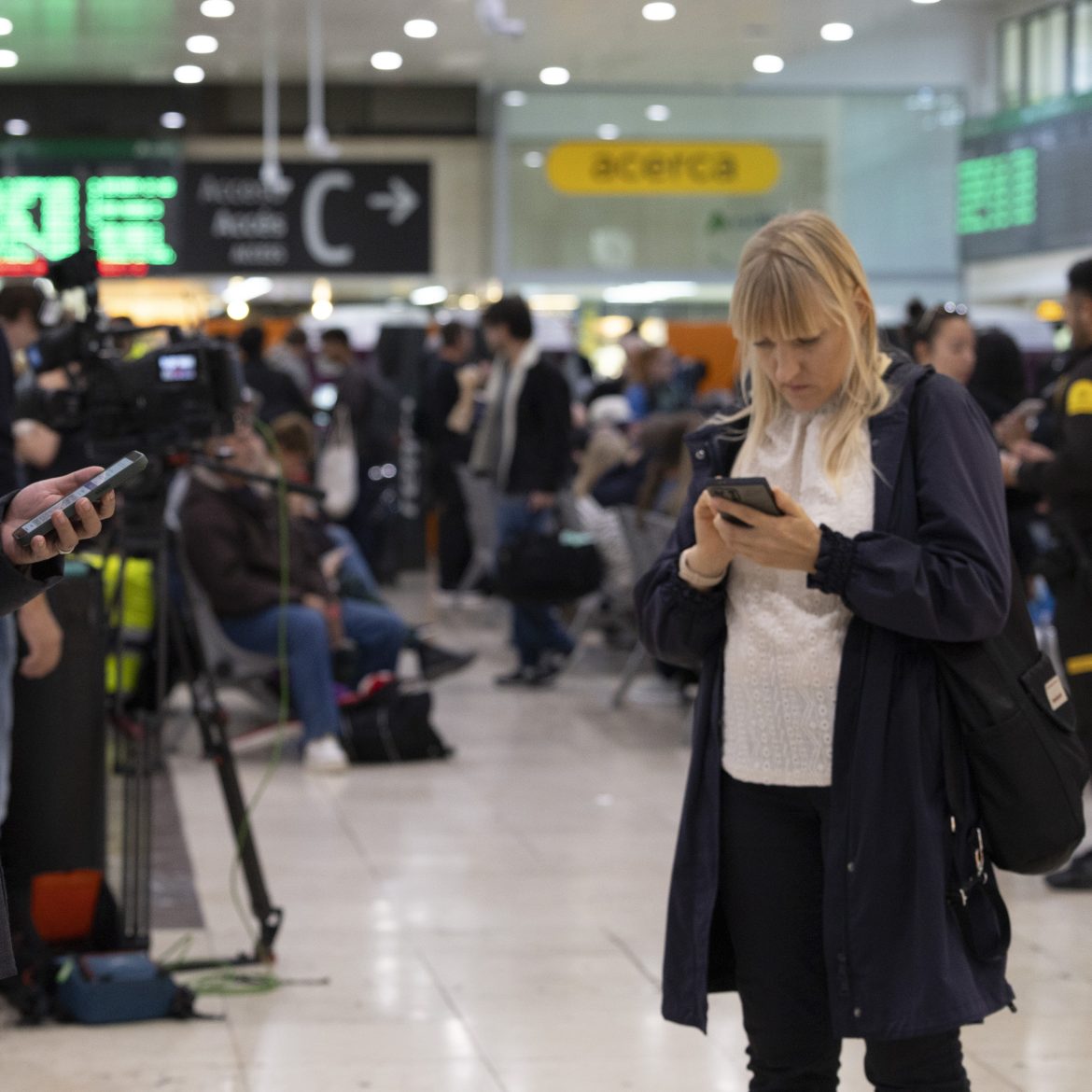 Op de Catalaanse luchthaven ‘El Prat’ zijn tientallen toeristen opgelicht. Nadat ze hun huurauto hadden teruggebracht kregen ze hun borg niet terug én vroeg het verhuurbedrijf waar de huurauto's bleven. 