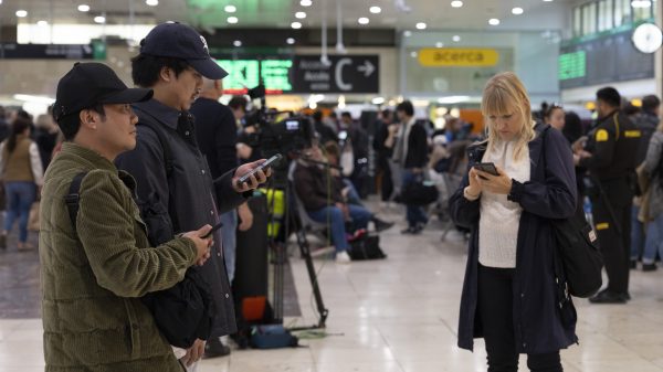 Op de Catalaanse luchthaven ‘El Prat’ zijn tientallen toeristen opgelicht. Nadat ze hun huurauto hadden teruggebracht kregen ze hun borg niet terug én vroeg het verhuurbedrijf waar de huurauto's bleven. 