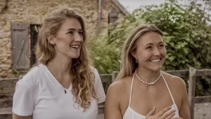 Thumbnail voor Besties Eva en Dana beginnen camping in Frankrijk: 'We zijn als een geoliede machine'