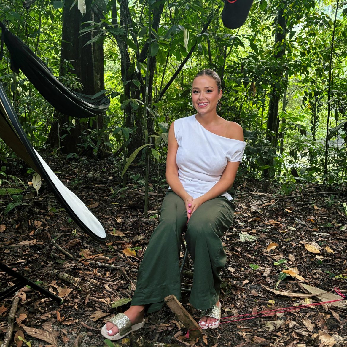 beate echte meisjes in de jungle