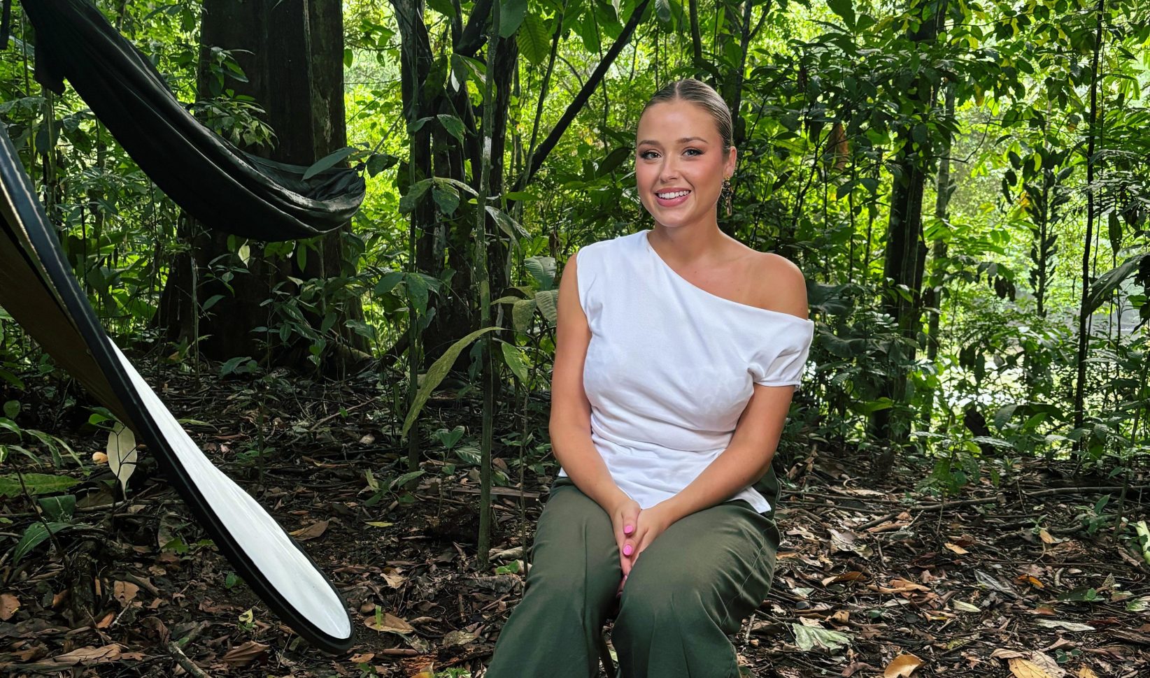 beate echte meisjes in de jungle