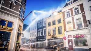 Thumbnail voor Grote brand in Arnhem verwoest zeker tien historische panden: 'Onze mooie binnenstad, mijn lieve buren'