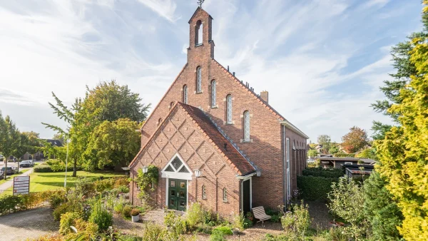 What the funda | wonen in een kerk