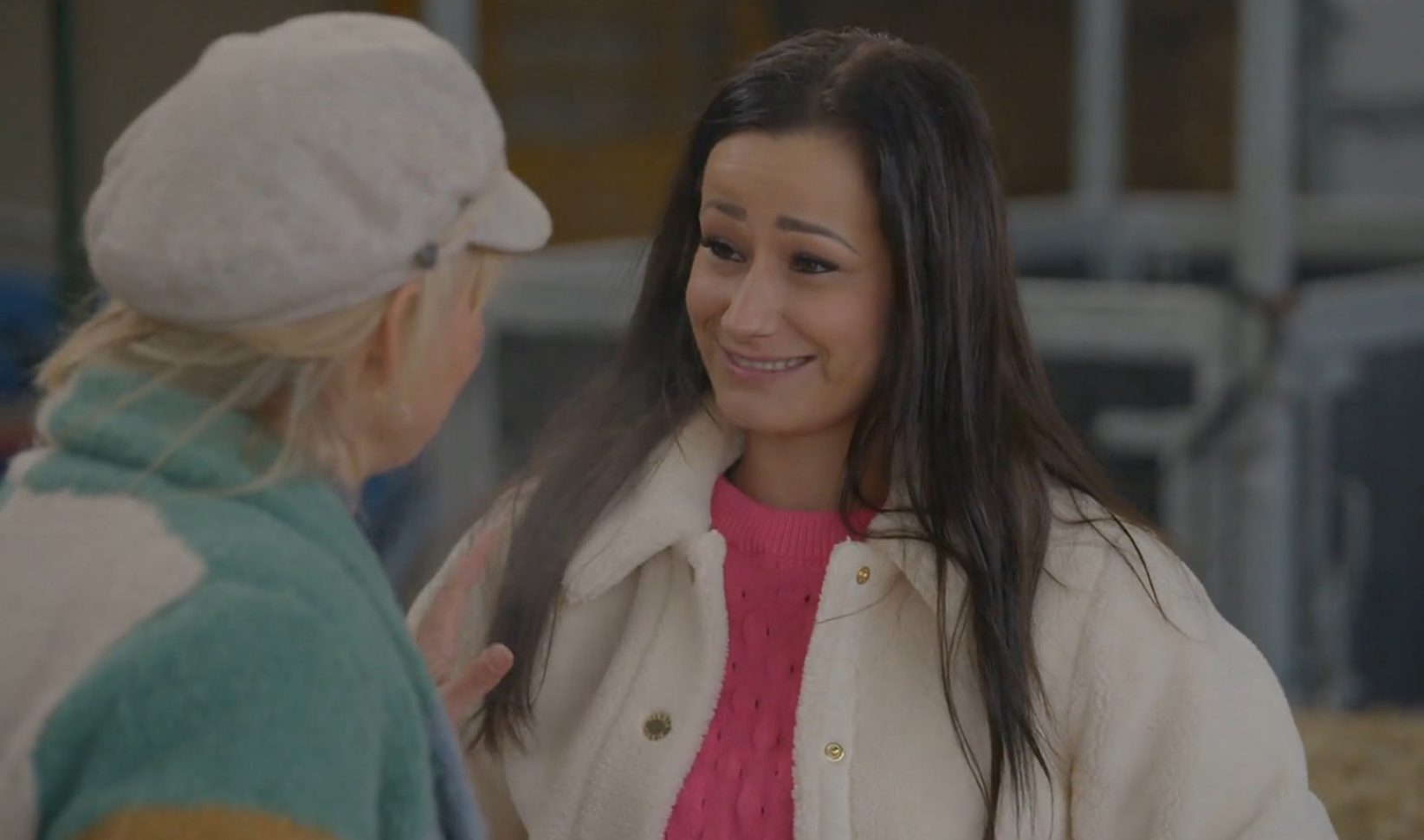 Yvon helpt Deedry met haar voorbereiden voor de dagdate in 'Boer zoekt vrouw'